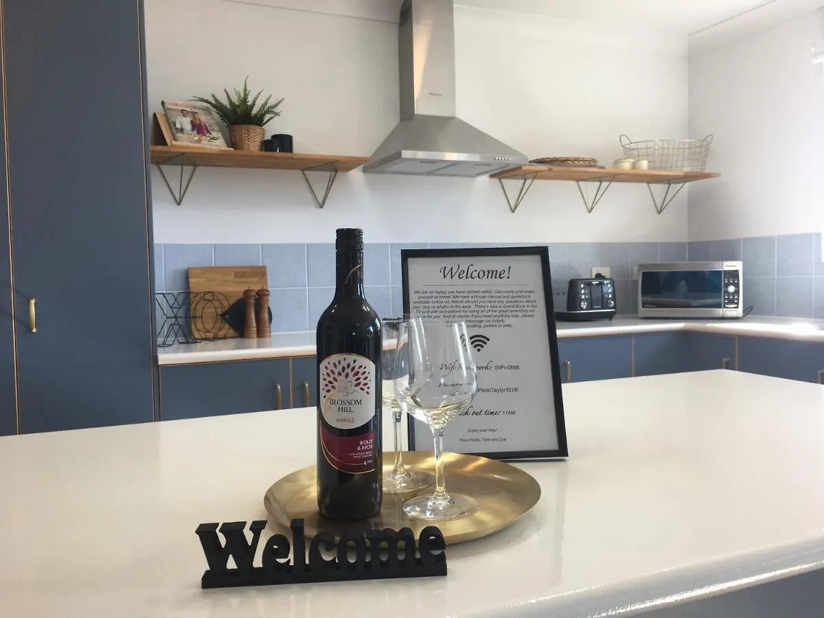 Holiday home The Gathering Ground - Spacious Entertainer In Toowoomba City